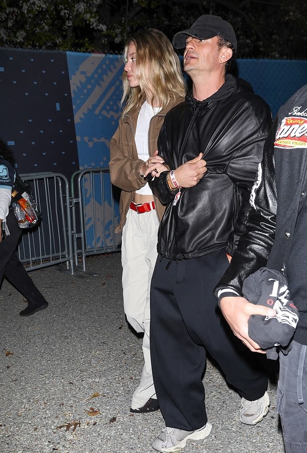 Орландо Блум засветился со своей подружкой моделью